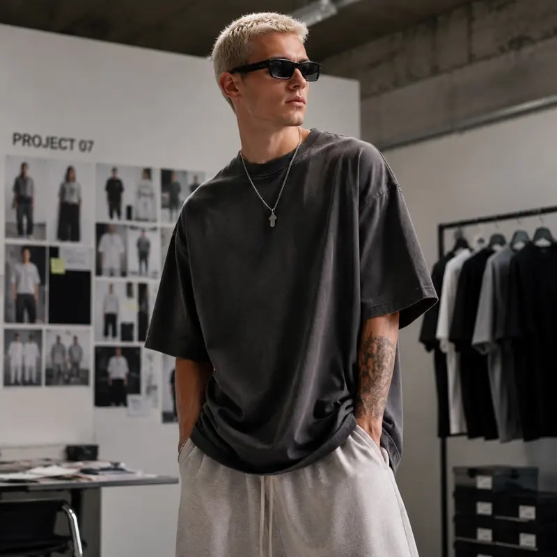 Urban Streetwear Oversized T-shirt Model