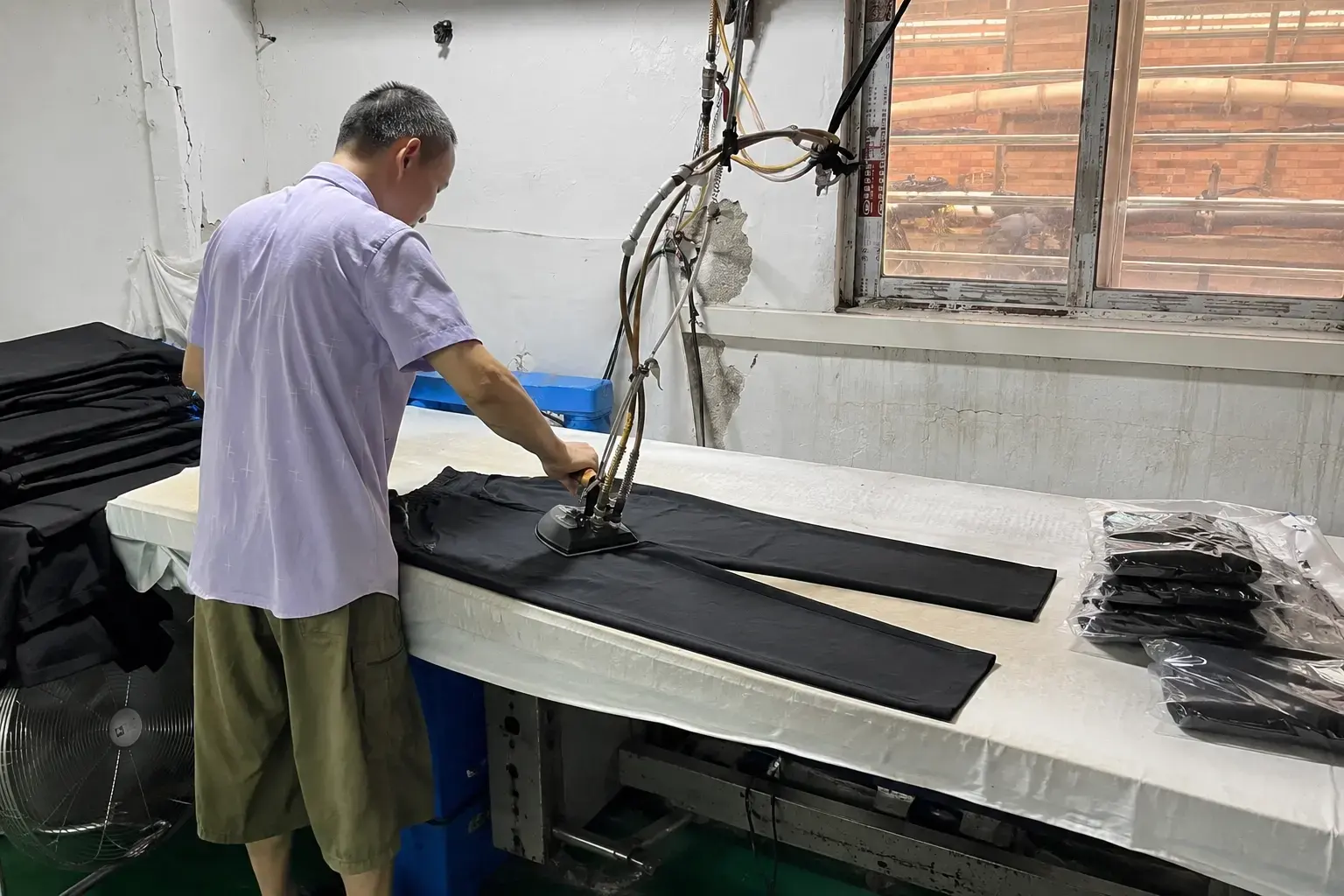 Finished custom pants quality inspection and packing
